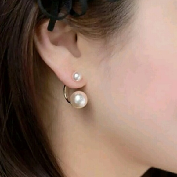 Jewelry - NWOT Gold Pearl Earrings